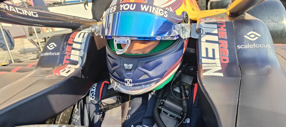 Никола Цолов дебютира във Формула 2 на пистата Лусаил в1