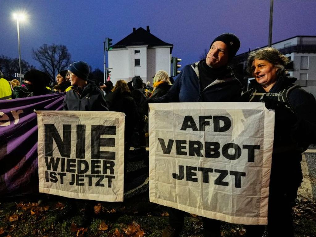 Голям протест срещу учредяването на новата младежка организация на АзГ