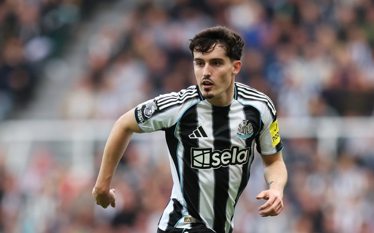 Манчестър Юнайтед иска да надцака Ман Сити и Арсенал за защитник на Нюкасъл