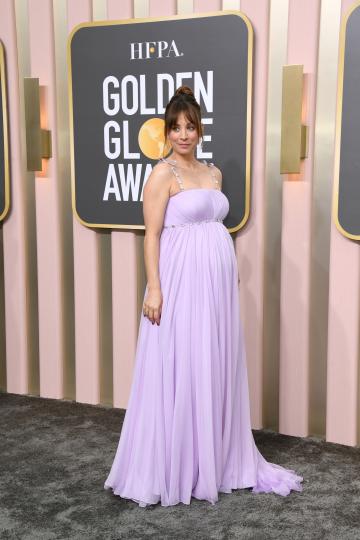 Кейли Куоко празнува рожден ден: 10 любопитни факта за звездата от “The Big Bang Theory” - снимка 4