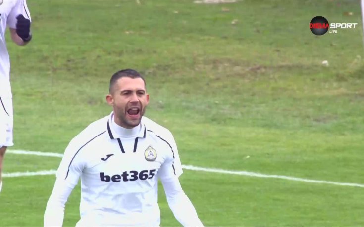 Лазар Марин изведе Славия напред