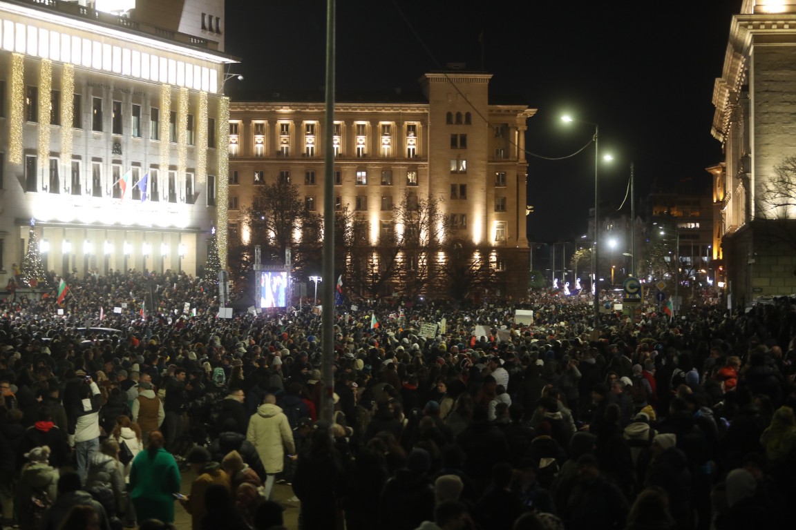 <p>Граждани се събираха пред Министерския съвет на протест срещу бюджета за 2026 г.</p>