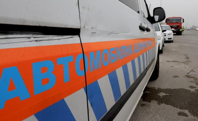 Служителите на 