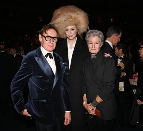 Холивудските червени килими обикновено се свързват с впечатляващи тоалети елегантни