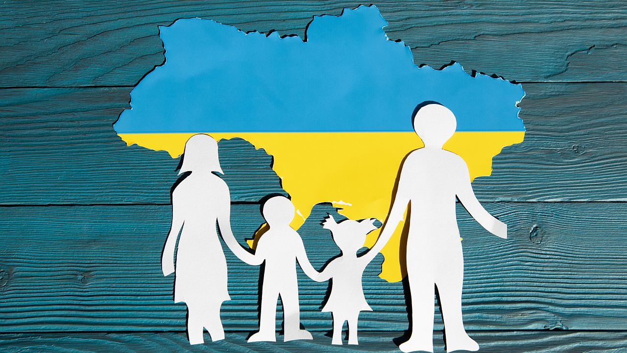 Празни родилни отделения и изчезващо поколение - демографският шок в Украйна