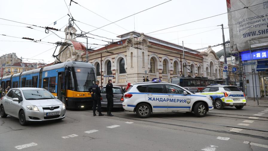 Катастрофа на трамвай и кола в центъра на София