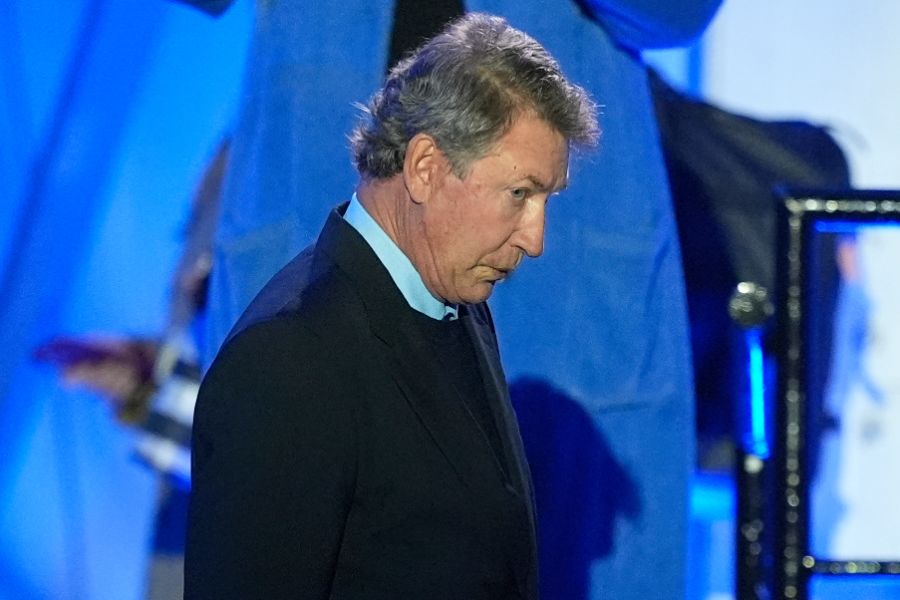 <p>Първата дама на САЩ Мелания Тръмп запали светлините на коледното дърво в американската столица в студената вечер снощи, предаде Асошиейтед прес.</p>