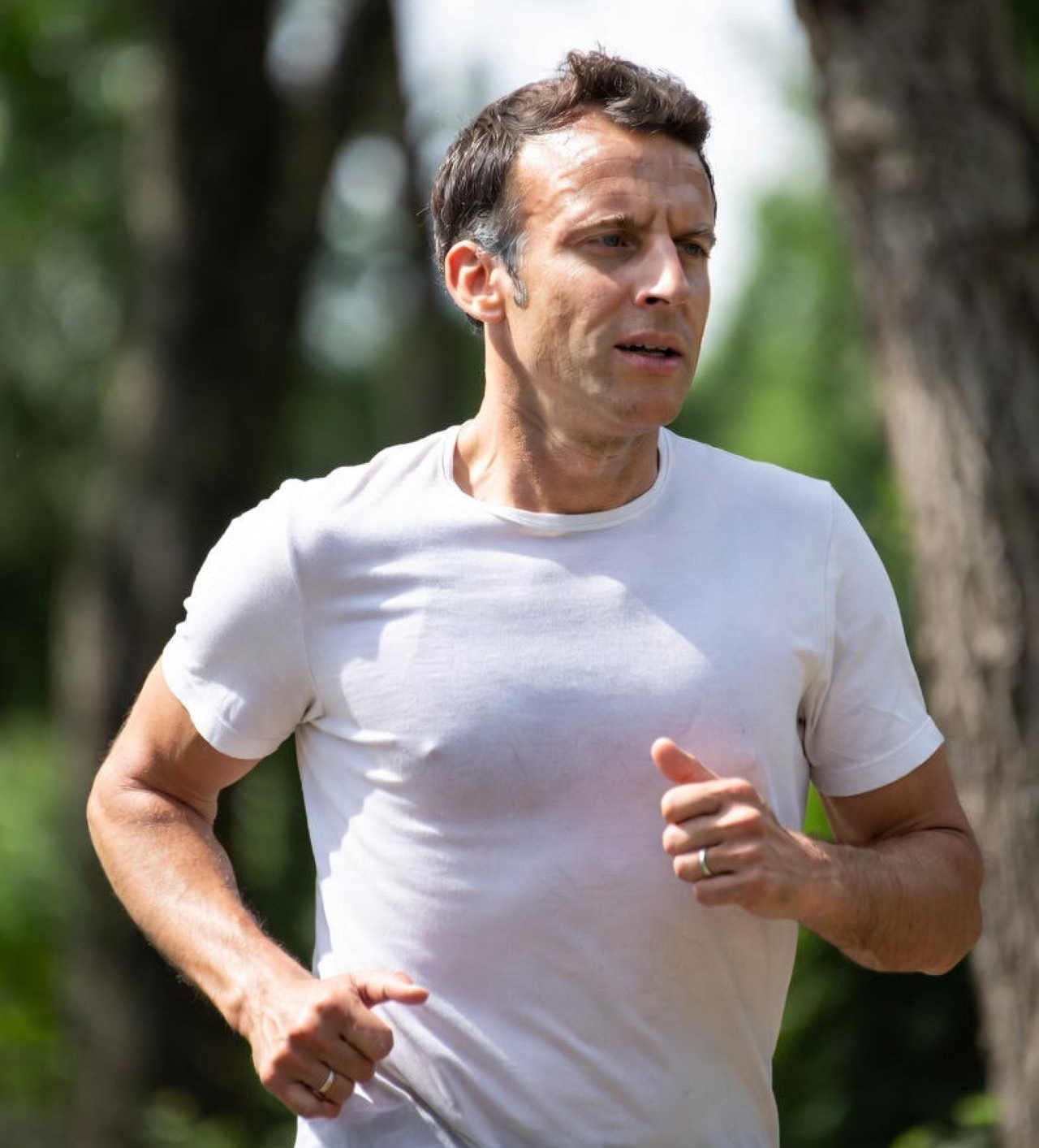 Си Цзинпин придружи Макрон в Чънду - рядък жест към ЕС