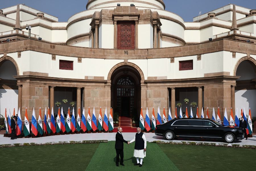 <p>Руският президент Владимир Путин и индийският премиер Нарендра Моди стартираха днес преговорите си в Делхи, предаде Ройтерс.</p>