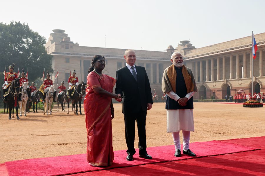 <p>Руският президент Владимир Путин и индийският премиер Нарендра Моди стартираха днес преговорите си в Делхи, предаде Ройтерс.</p>