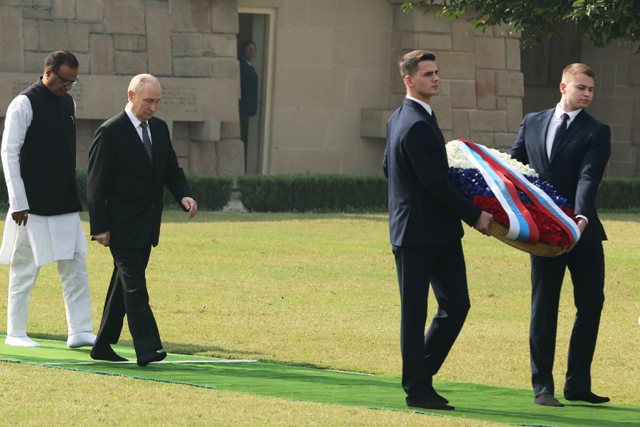 <p>Руският президент Владимир Путин и индийският премиер Нарендра Моди стартираха днес преговорите си в Делхи, предаде Ройтерс.</p>