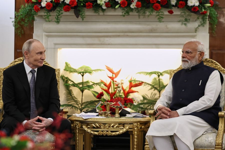 <p>Руският президент Владимир Путин и индийският премиер Нарендра Моди стартираха днес преговорите си в Делхи, предаде Ройтерс.</p>