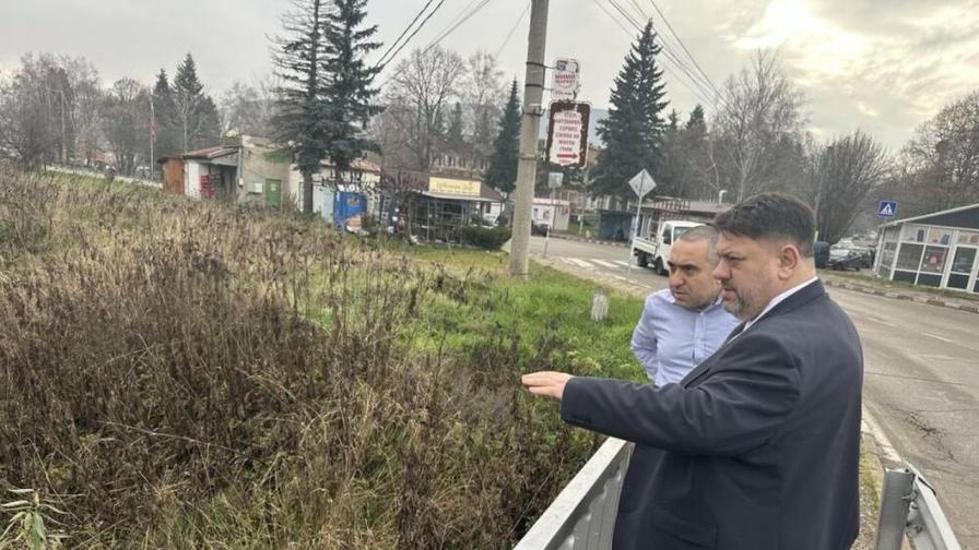 Атанас Зафиров инспектира критични участъци по поречието на Струма