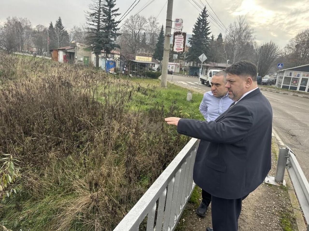 Атанас Зафиров инспектира критични участъци по поречието на Струма
