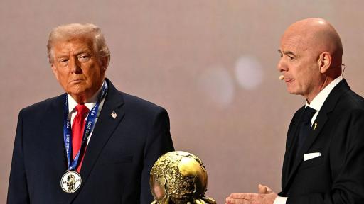 <p>Доналд Тръмп получи първата награда за мир на ФИФА (СНИМКИ)</p>
