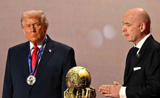 Доналд Тръмп получи първата награда за мир на ФИФА