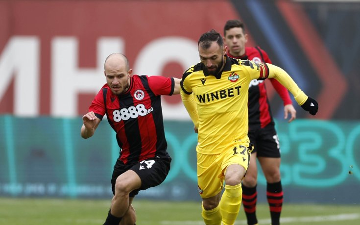 Ботев Пловдив бави преговори за нови договори