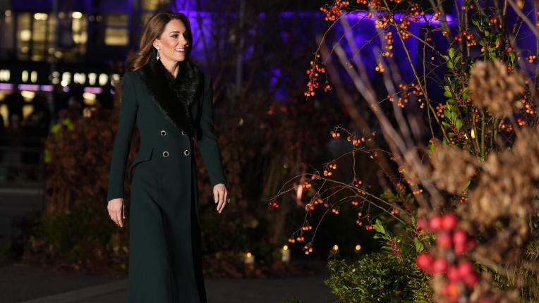 Децата на Кейт Мидълтън трогнаха с жест по време на коледния ѝ концерт (СНИМКИ)