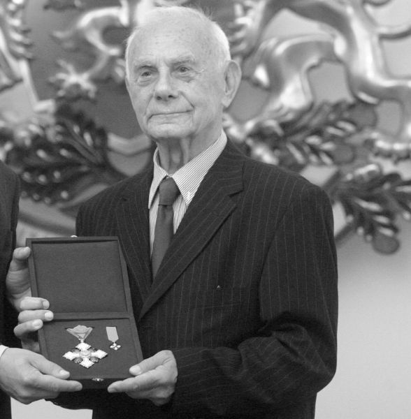 <p>Последно сбогом Найден Вълчев. Авторът на текста на популярната през 70-те години песен &bdquo;Една българска роза&ldquo; почина на 98-годишна възраст на 3 декември.</p>