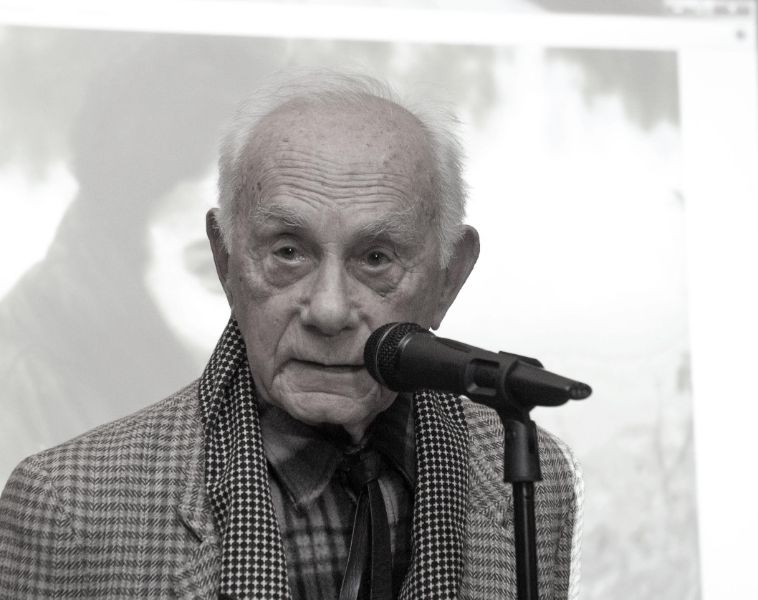 <p>Последно сбогом Найден Вълчев. Авторът на текста на популярната през 70-те години песен &bdquo;Една българска роза&ldquo; почина на 98-годишна възраст на 3 декември.</p>