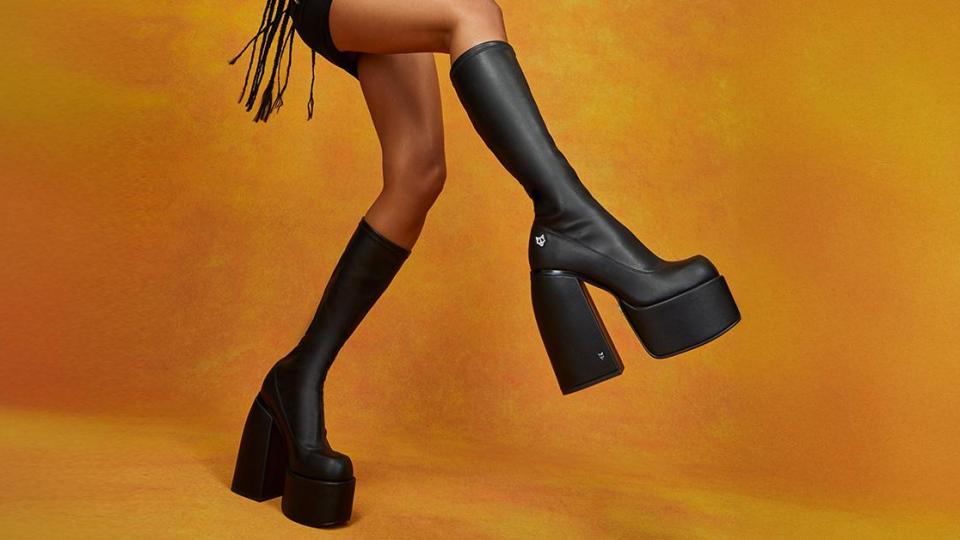 Топ тенденции при модерни обувки зима 2025: високи чизми и масивни подметки