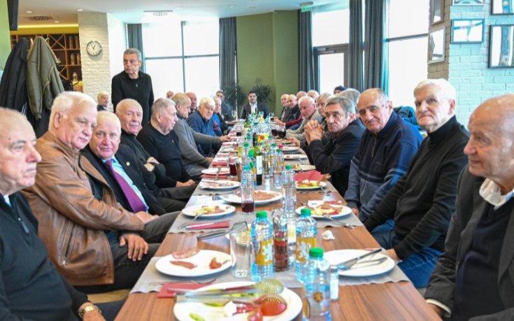 Георги Иванов приветства футболни легенди на празничен обяд