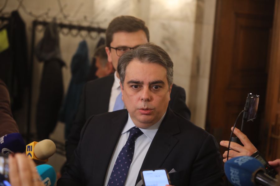 <p>Законопроектът за държавния бюджет на България за 2026 г. бе приет на първо четене от Комисията по бюджет и финанси към Народното събрание с 12 гаса "за", 8 гласа "против" и нито един глас "въздържал се".</p>