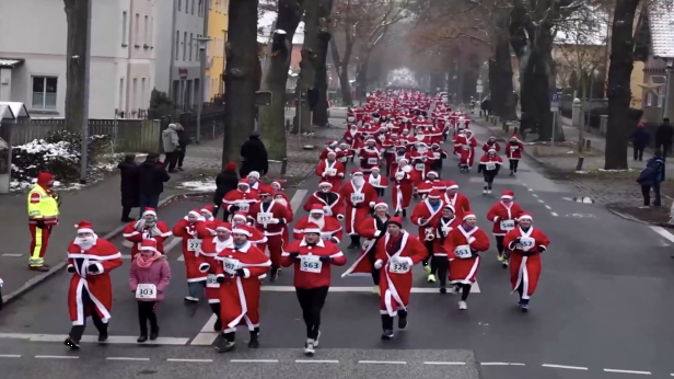 Стотици Дядоколедовци бягат в Германия