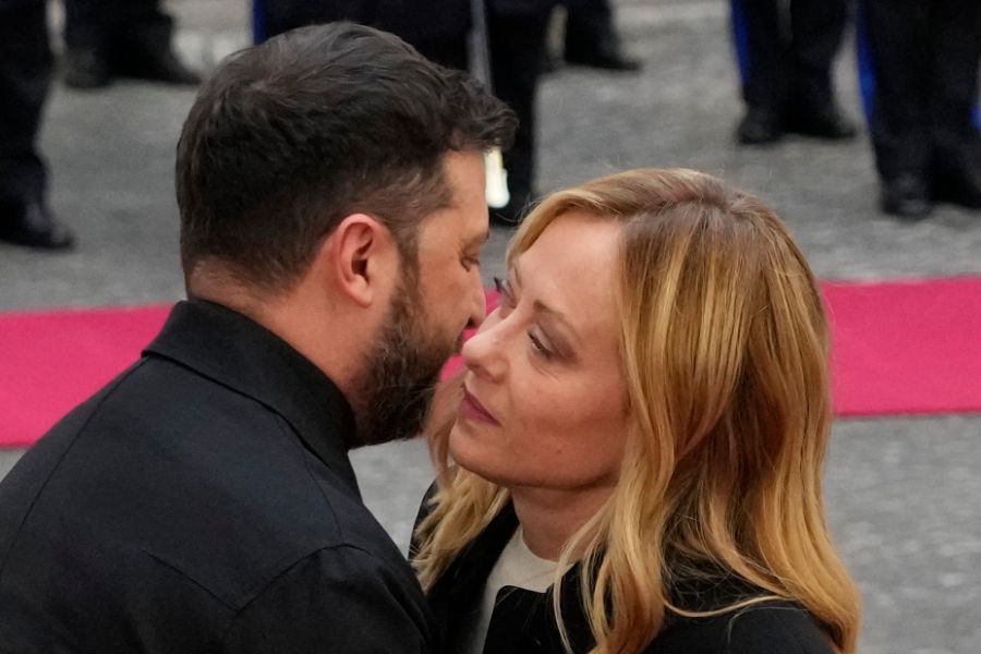 <p>Премиерът на Италия Джорджа Мелони прие в сградата на италианския министерски съвет в Рим президента на Украйна Володимир Зеленски, предаде АНСА.</p>