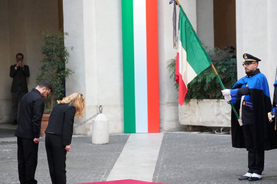 <p>Премиерът на Италия Джорджа Мелони прие в сградата на италианския министерски съвет в Рим президента на Украйна Володимир Зеленски, предаде АНСА.</p>