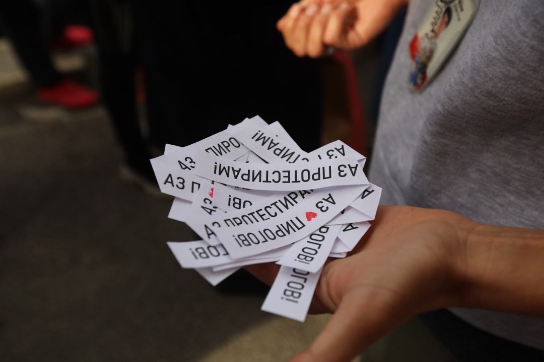 <p>Медицински сестри, лаборанти, акушери и други здравни специалисти излязоха на протест заради срамно ниските възнаграждения и неизпълнените обещания на управляващите за по-високи заплати.</p>