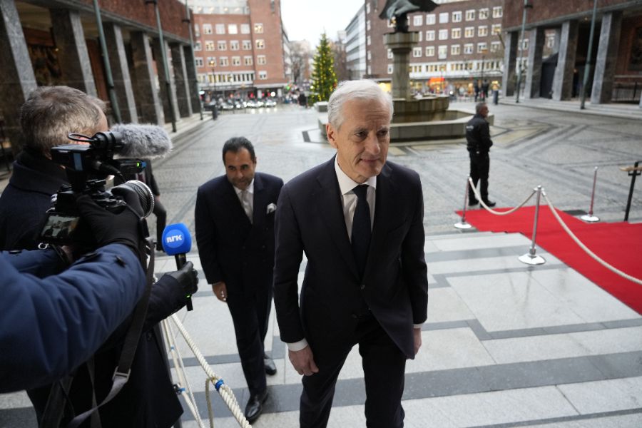 <p>Дъщерята на Мария Корина Мачадо прие Нобеловата награда за мир от нейно име.</p>