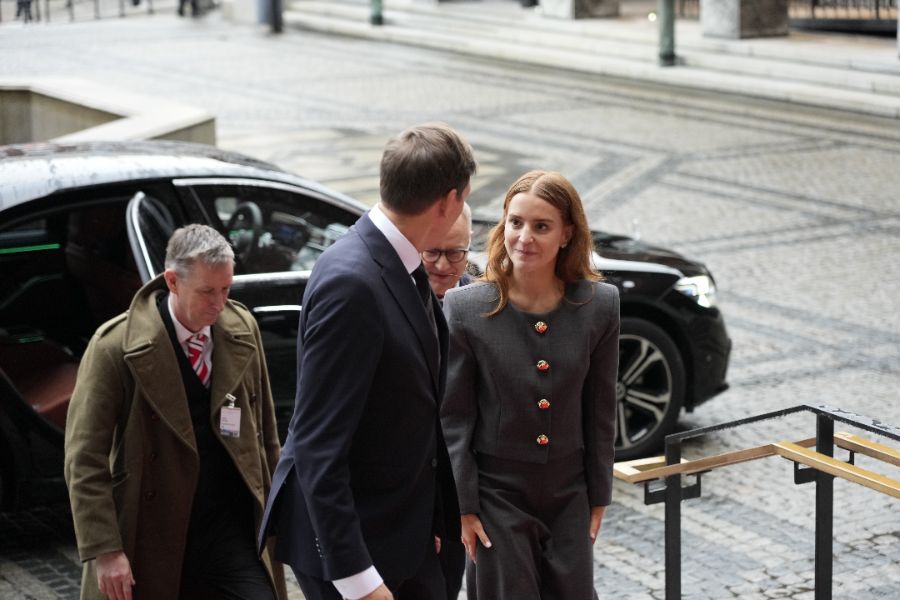 <p>Дъщерята на Мария Корина Мачадо прие Нобеловата награда за мир от нейно име.</p>