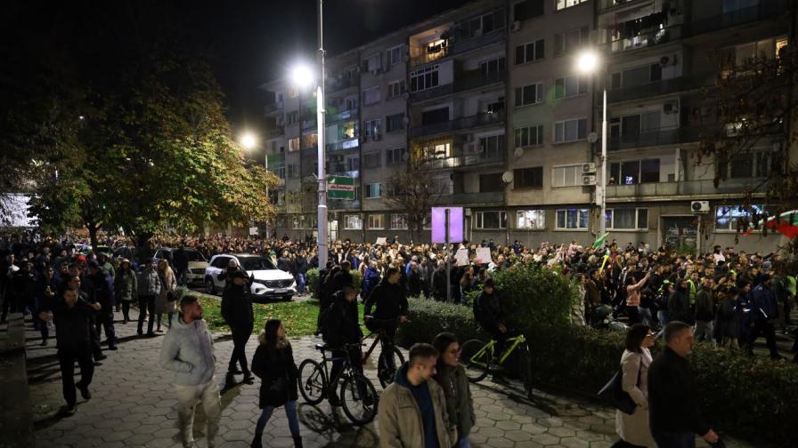 Протест спира движението и по централни булеварди в Пловдив