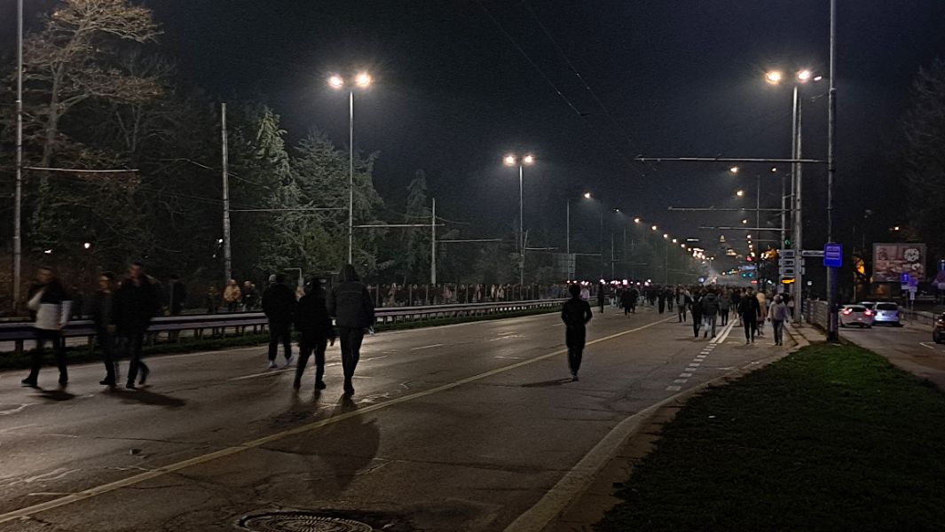 Протестиращи се изтеглят от центъра на София - Орлов мост, бул. „Цариградско шосе“ и кръстовището при Софийския университет " Св. Климент Охридски" са блокирани.