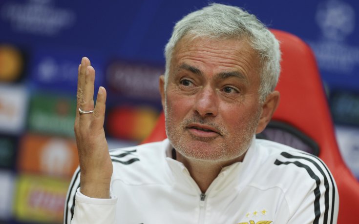 Чанта на Моуриньо се превърна в хит на пресконференция