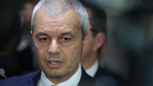 <p>Костадинов: Ако Атанасова има морал, трябва да подаде оставка</p>