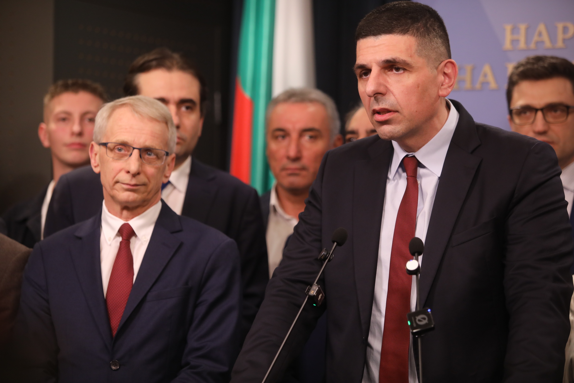 <p>След оставката на кабинета "Желязков" в Народното събрание коалицията "Продължаваме Промяната - Демократична България" (ПП-ДБ) даде брифинг. От формацията заявиха, че това решение отваря път към нов вот.</p>