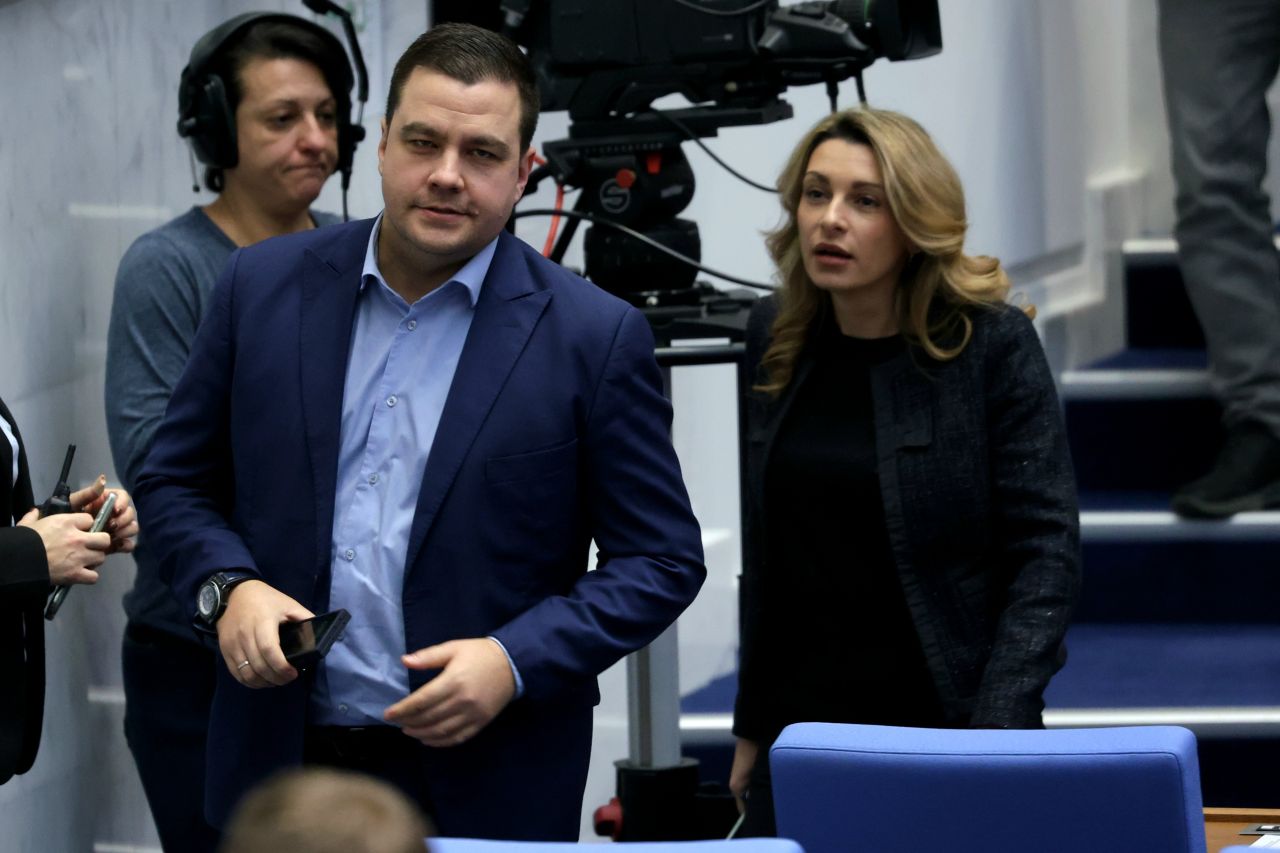 <p>Оставката в кадър: Финалът на кабинета &quot;Желязков&quot; в снимки</p>