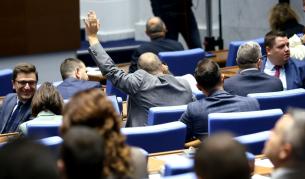 Оставката в кадър: Финалът на кабинета "Желязков" в снимки