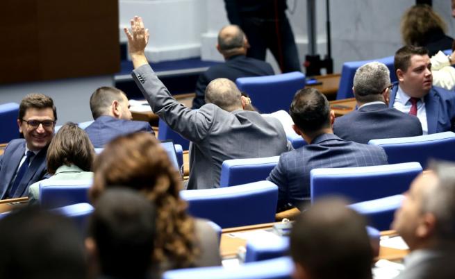 Парламентът гласува оставката на кабинета „Желязков“