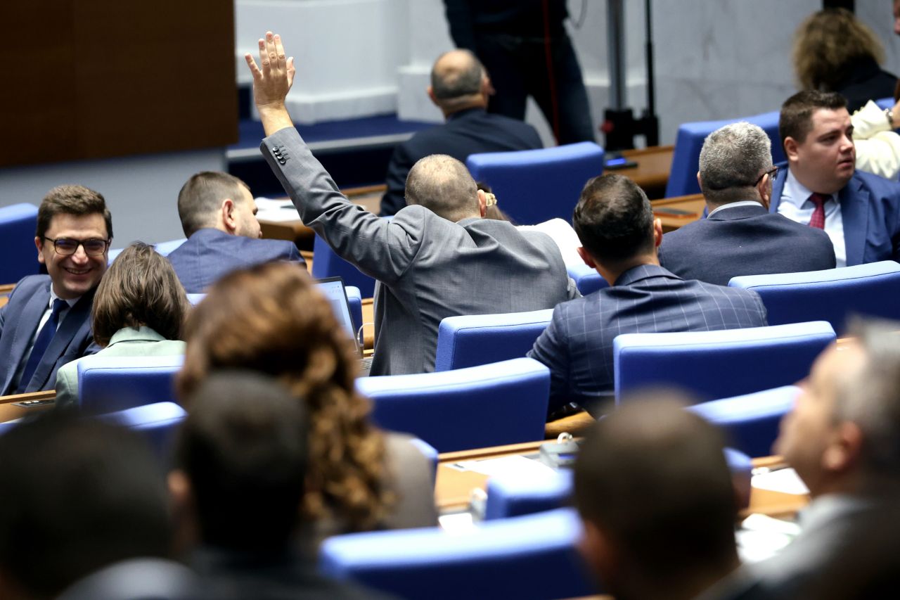 Парламентът гласува оставката на кабинета „Желязков“
