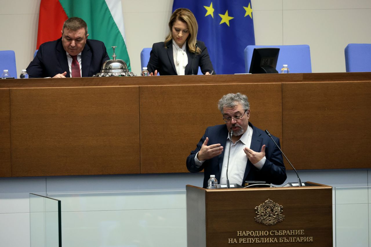 <p>Оставката в кадър: Финалът на кабинета &quot;Желязков&quot; в снимки</p>