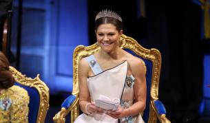 Принцеса Виктория впечатли с мускули на Нобеловите награди