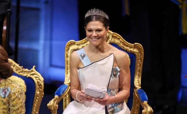 Принцеса Виктория впечатли с мускули на Нобеловите награди