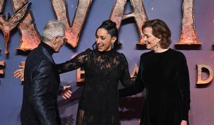 Блясък в Лондон: Сигорни Уийвър и звездите от „Аватар“ впечатлиха на премиерата на филма