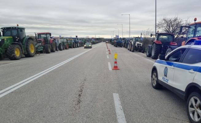 Спряха движението за тирове през ГКПП „Капитан Петко войвода – Орменио“ от гръцка страна