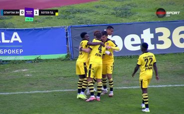 Армстронг Око-Флекс изведе Ботев Пд напред