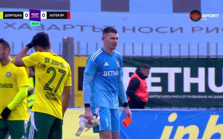 Добруджа остана с 10 души след червен картон на Георги Аргилашки