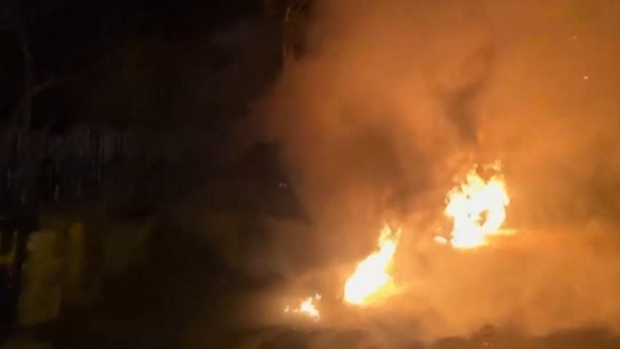 Подпалиха колите на жена във "Филиповци", бореща се с незаконно строителство